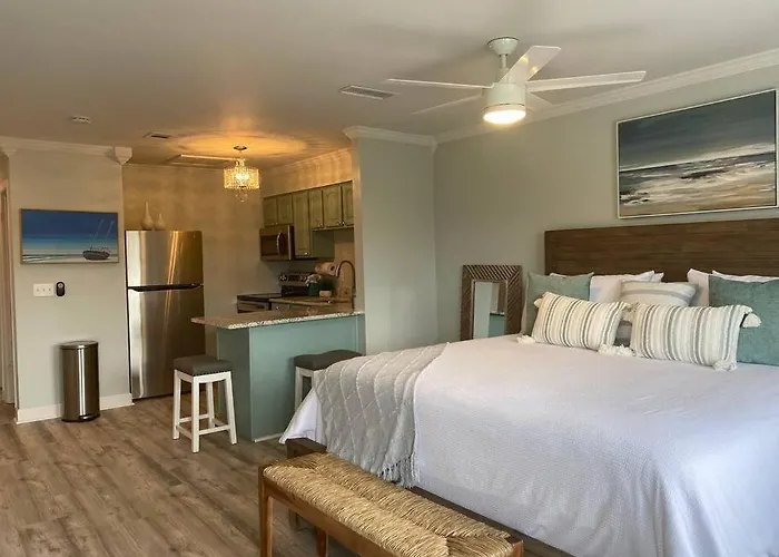 Destin Bliss! Your Dream Studio Condo On Holiday Isle!